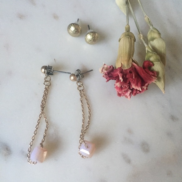 2 pair earrings gold studs & dangly cube on chain - Picture 7 of 10